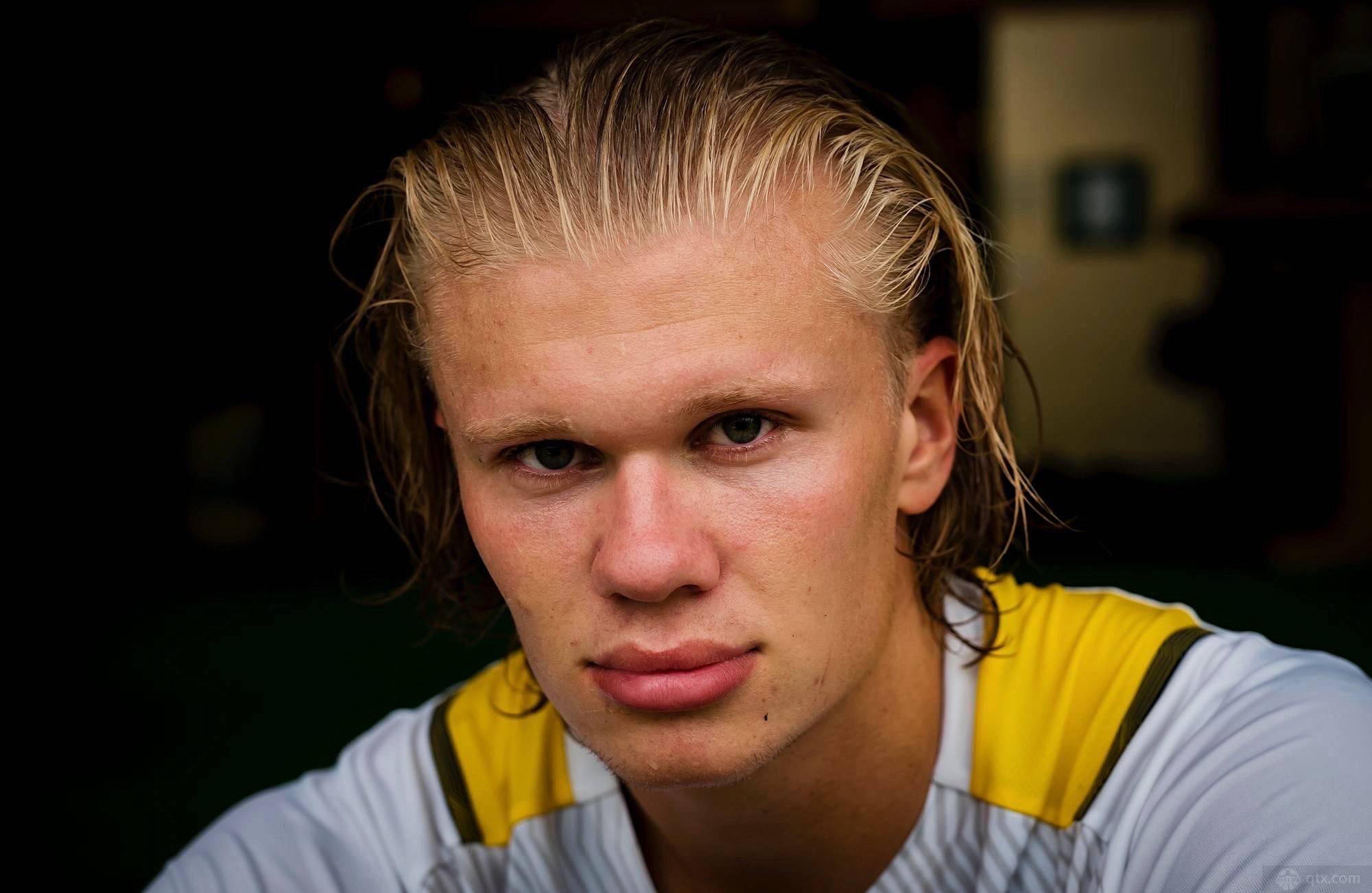 开云APP下载-哈兰德在瑞士队比赛中最后时刻胜出，反败为胜引发热议！全场沸腾不已的简单介绍