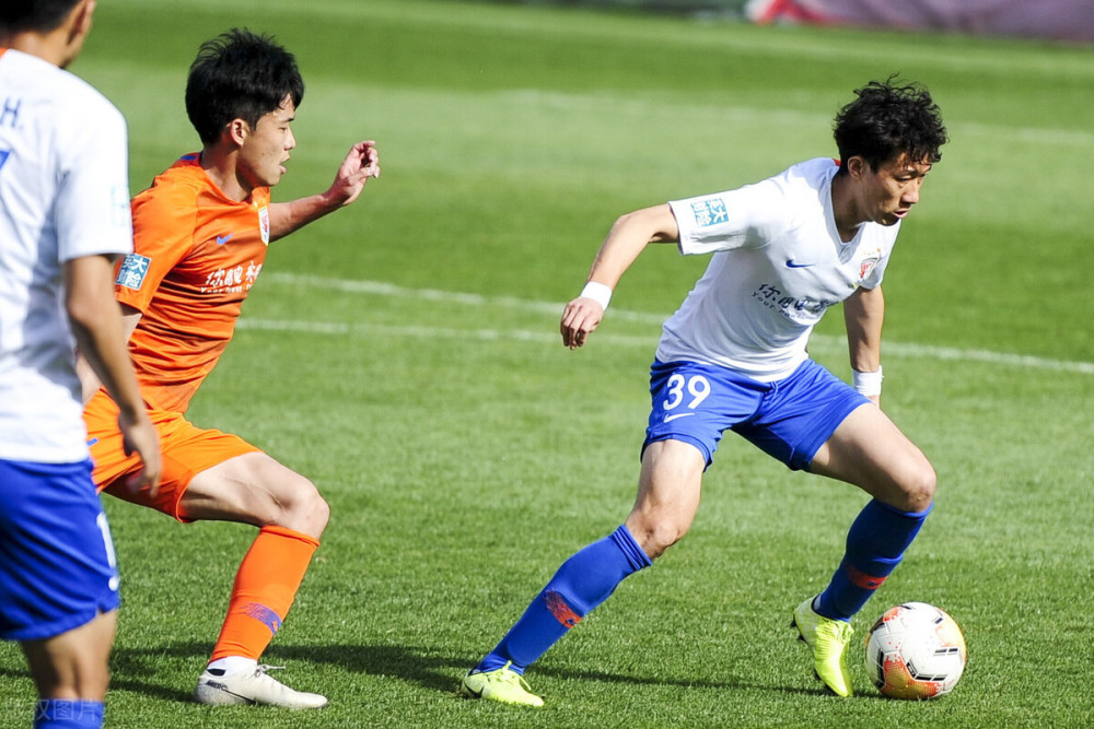 开云APP下载-包含今晚夏洛特黄蜂备战中超，止住颓势细节曝光，赛场秩序良好，阵容厚度经受考验的词条